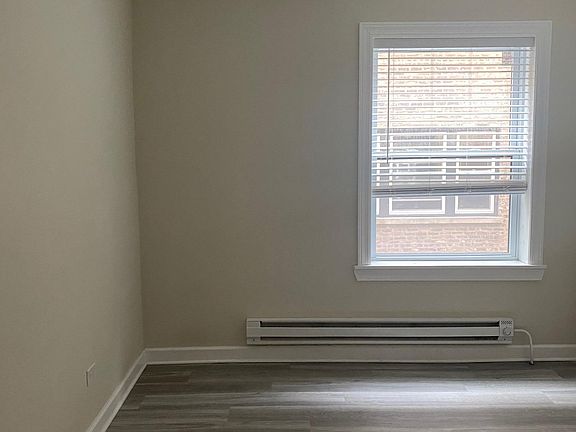 5th image of 839.5 W Cornelia Ave #1S