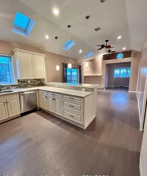 403 Cedar Ave — Photo 1