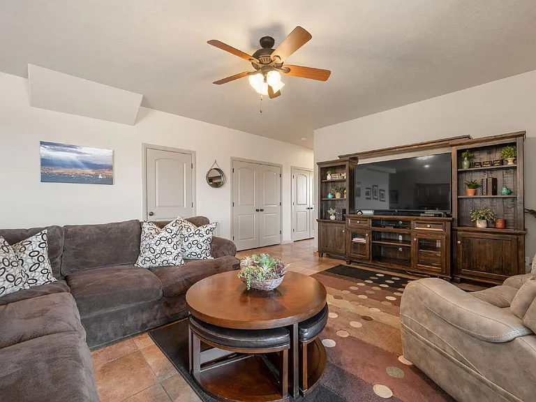 481 W Omni Ln — Photo 22