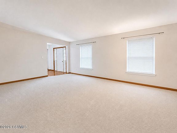 5th image of 8 Fairview Dr