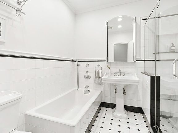 5th image of 834 Union St #4