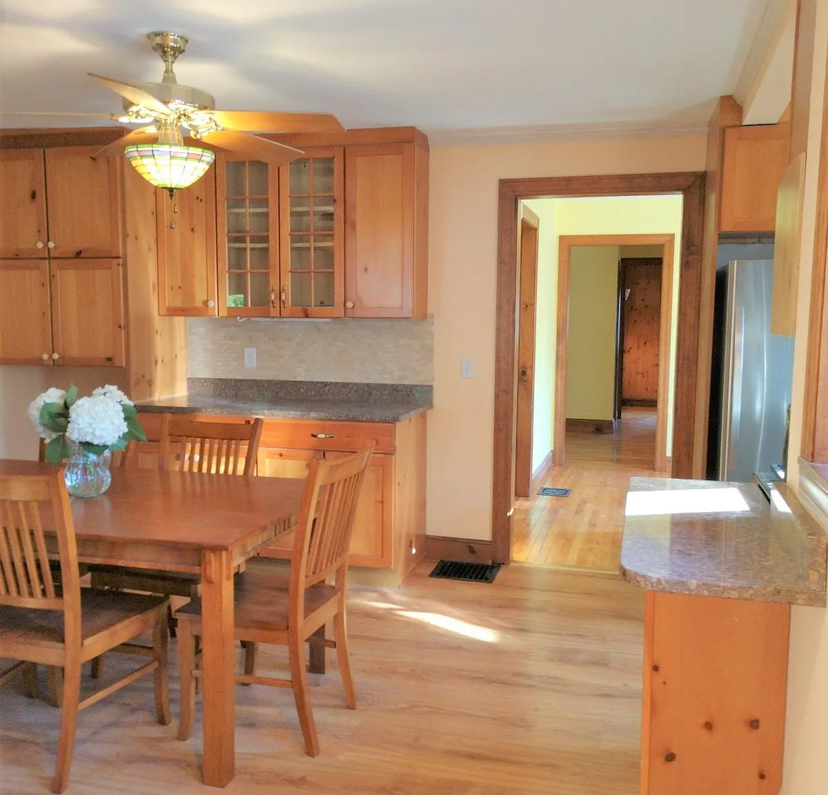 3 bed, 1245 sqft, $3,350 — Photo 2