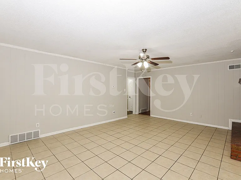 5819 Fox Lair Ave — Photo 3