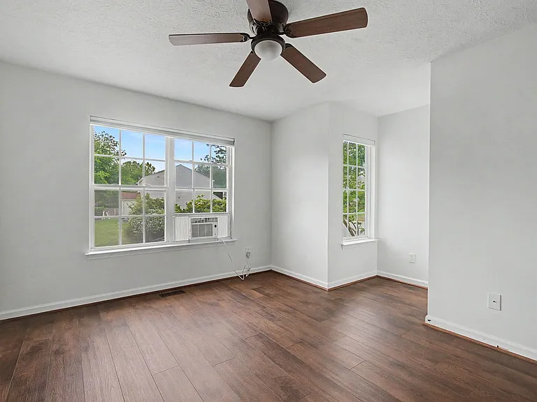 304 Brittania Dr — Photo 14