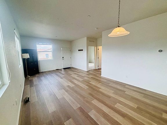 4th image of 61231 Deronda Ave