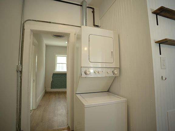 4th image of 440 N Galapago St