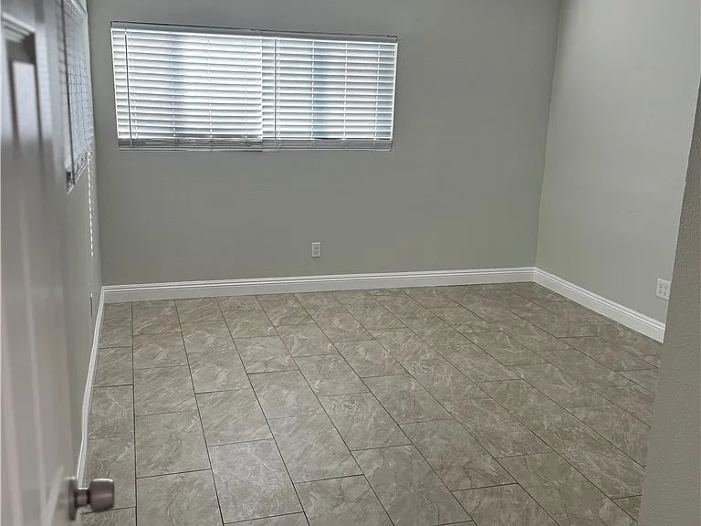 2939 N Lugo Ave — Photo 14