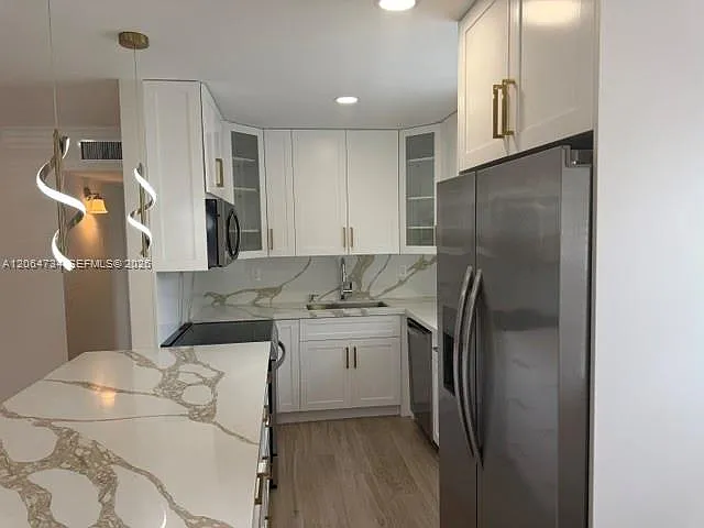 862 Flanders St #862-R — Photo 2