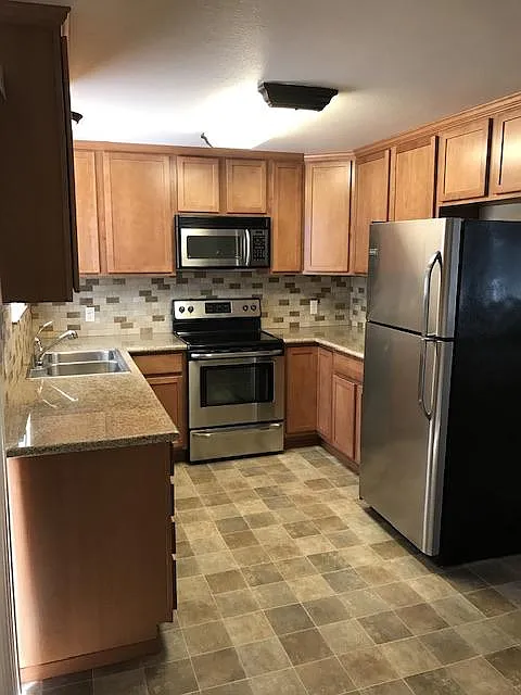 2 bed, 1000 sqft, $1,375 — Photo 2