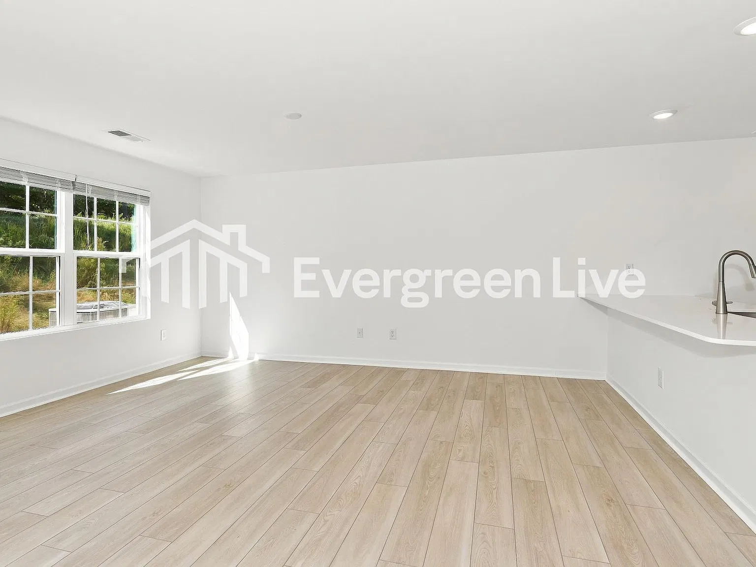 3 bed, 3.0 bath, 1403 sqft, $1,705 — Photo 4