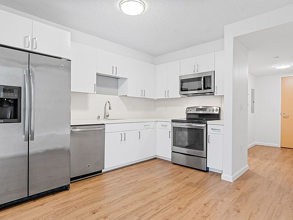 2nd image of 7000 Hawaii Kai Dr #3606