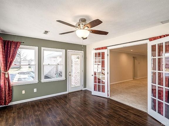 4th image of 409 Pebble Ct