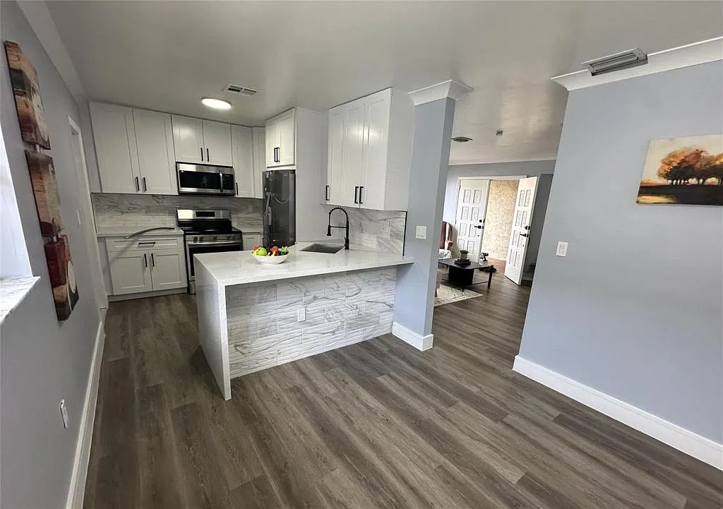 814 SW 12th Pl, #0 — Photo 3