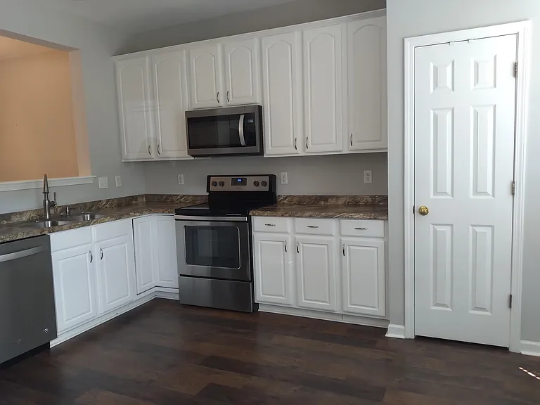 2829 Gross Ave — Photo 6