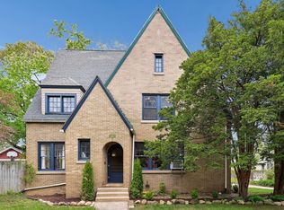 726 W Highland Ave, Elgin, IL 60123