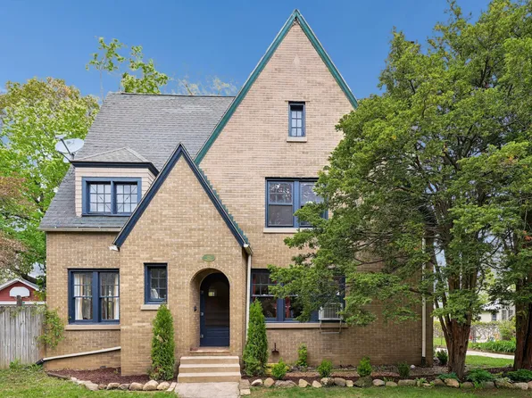 726 W Highland Ave, Elgin, IL 60123