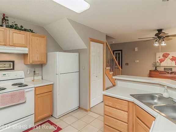 4th image of 6855 Woodland Ave Unit 1307