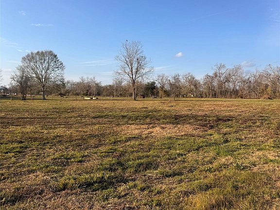 4th image of 303 County Road 608