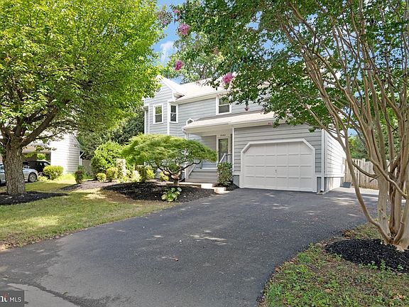 3rd image of 1543 Hunting Ave