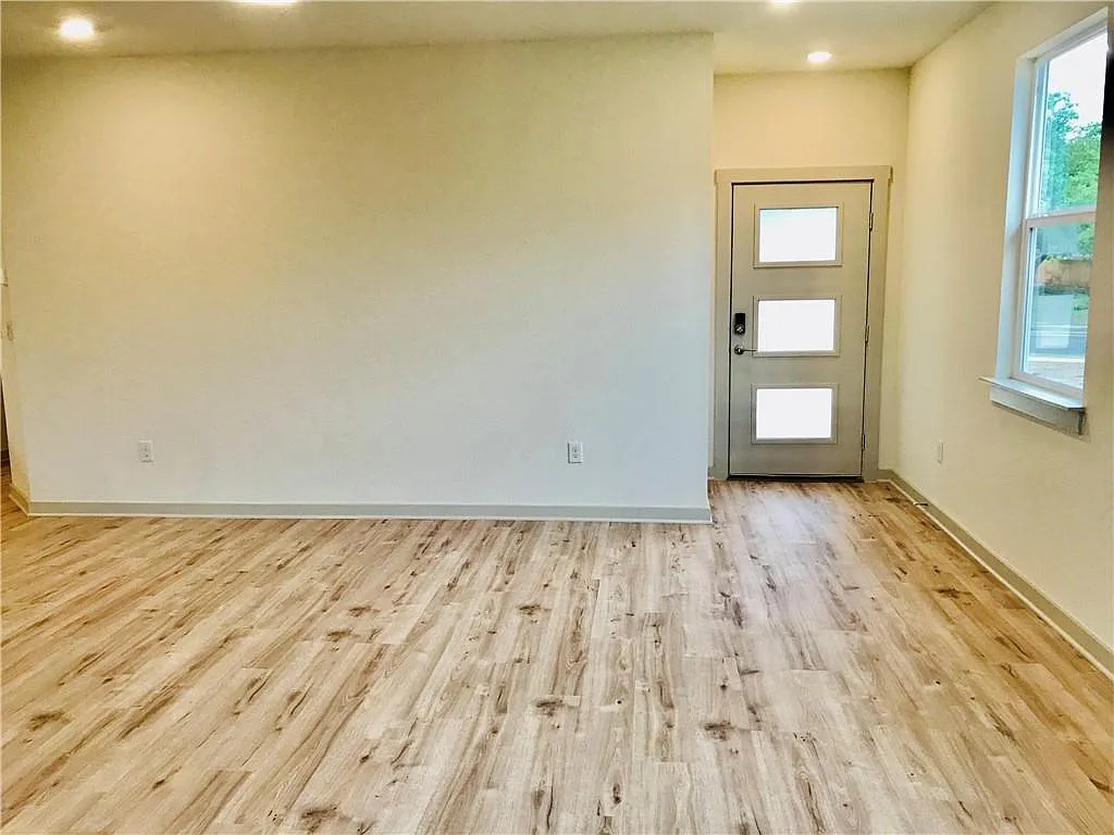 4 bed, 2.0 bath, 1705 sqft, $1,950 — Photo 4