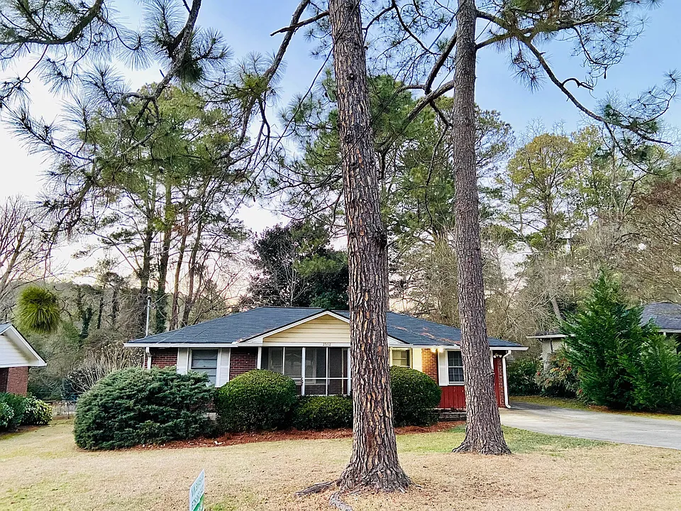 2502 Woodridge Dr
