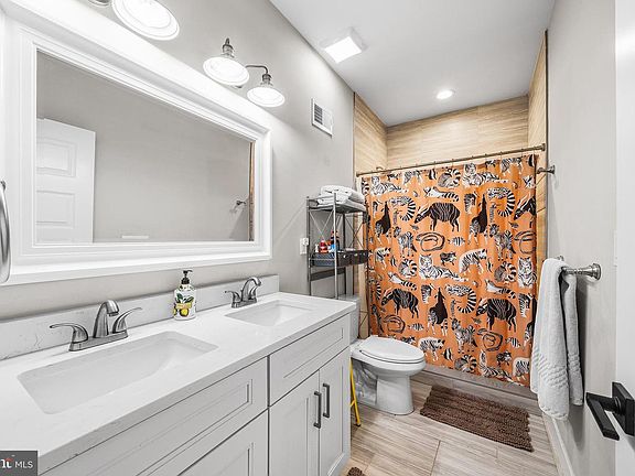 4th image of 4736 Sheldon St