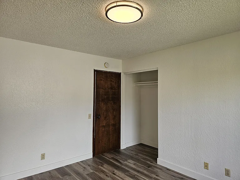 3914 Alameda Ave — Photo 20