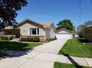 1608 Nagle Ave, Manitowoc, WI 54220