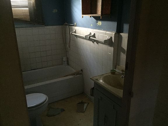 4th image of 715 Tropic St
