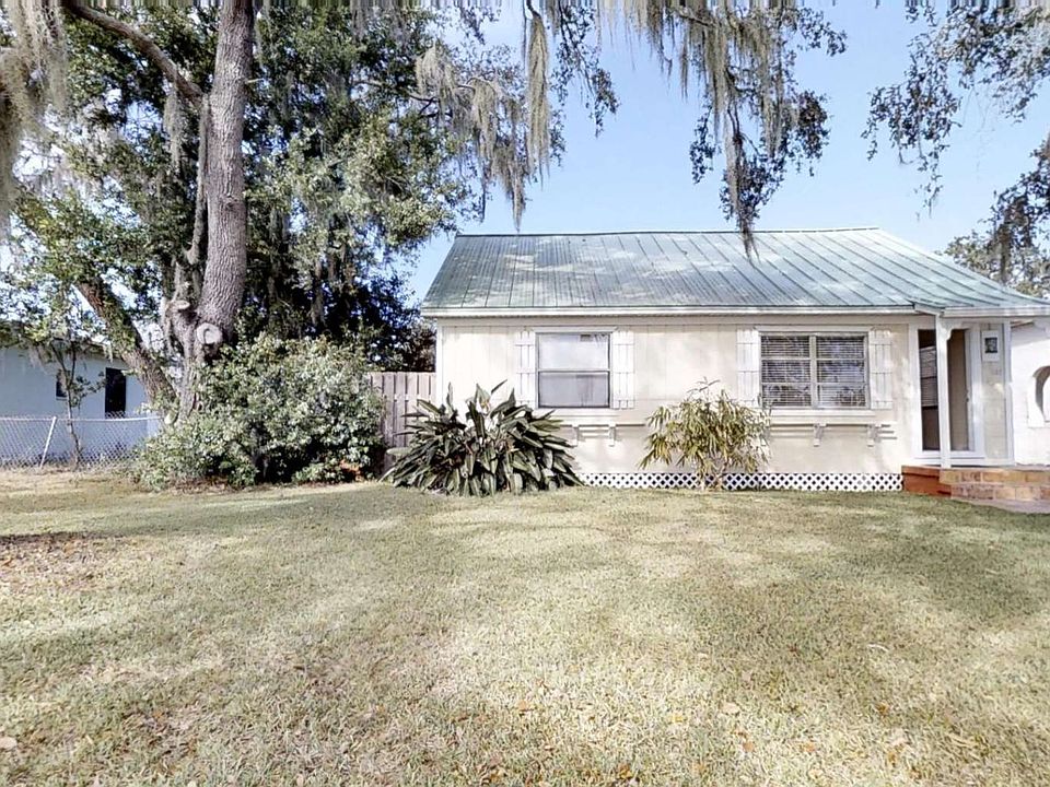 1st image of 844 Woodlawn Dr