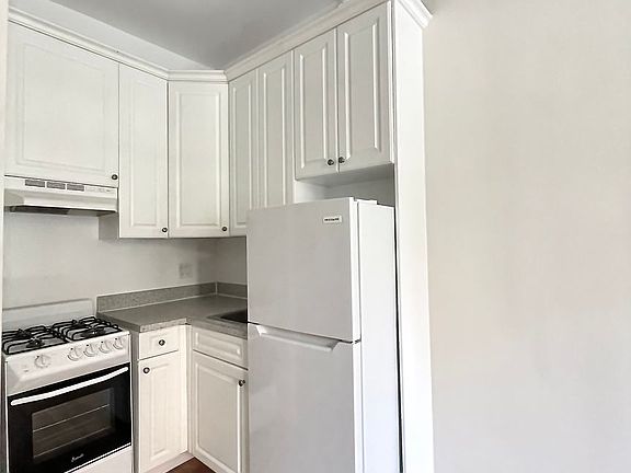 4th image of 53 W 72nd St APT 2F