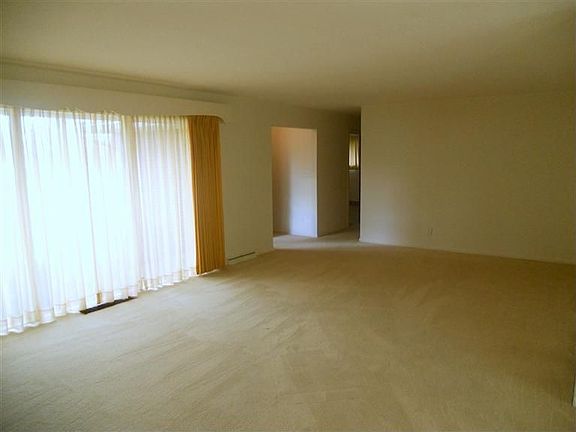5th image of 897 Shady Ln