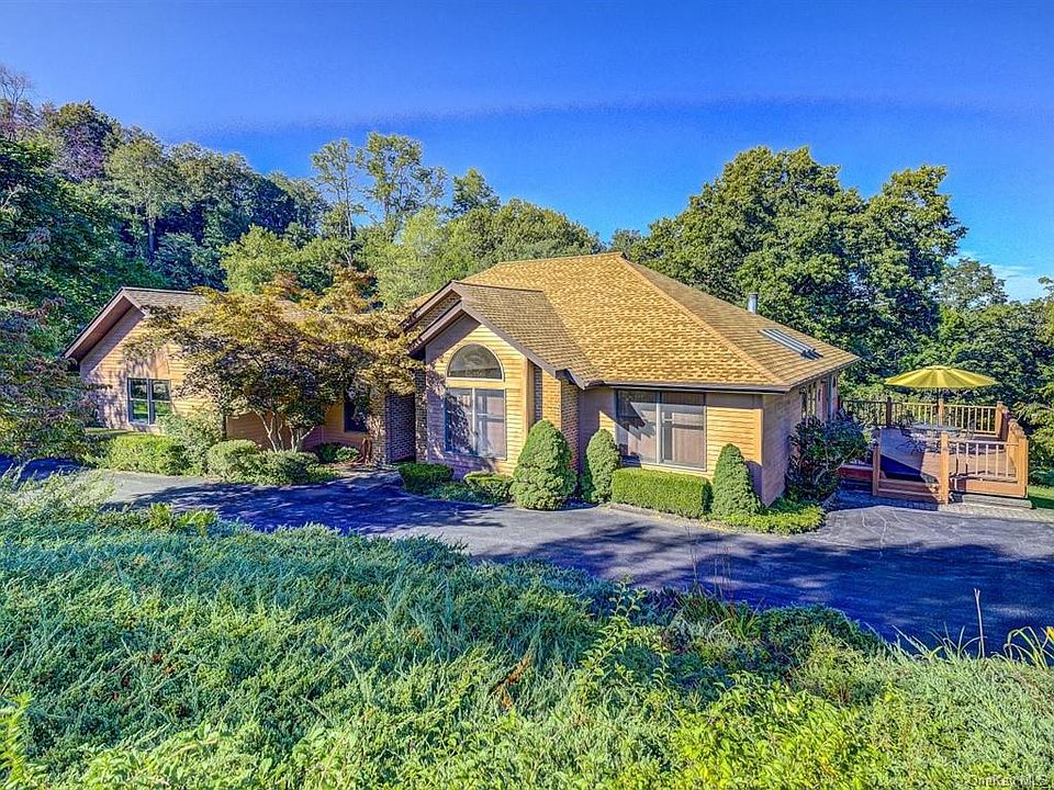 1st image of 15 Bartlett Ln