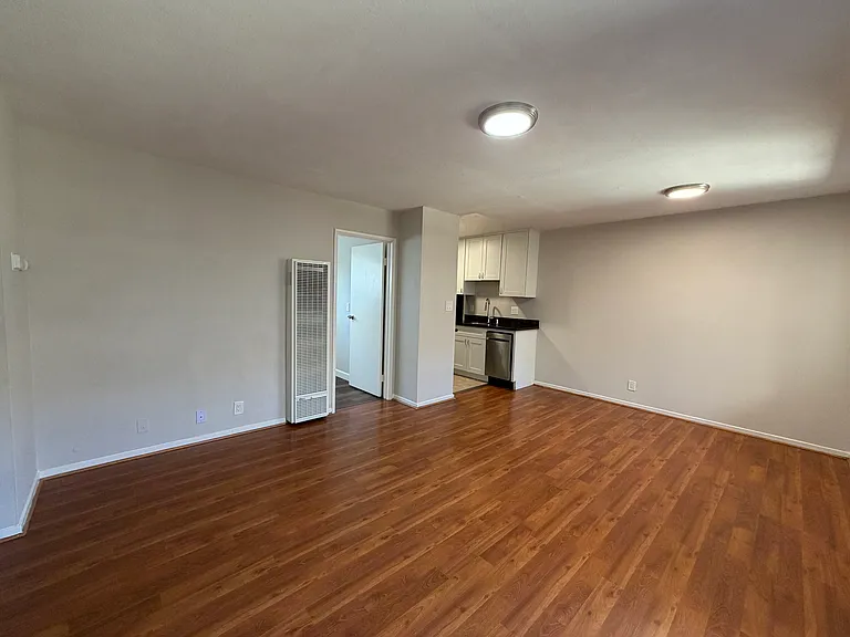 650 East 17th Street — Photo 6