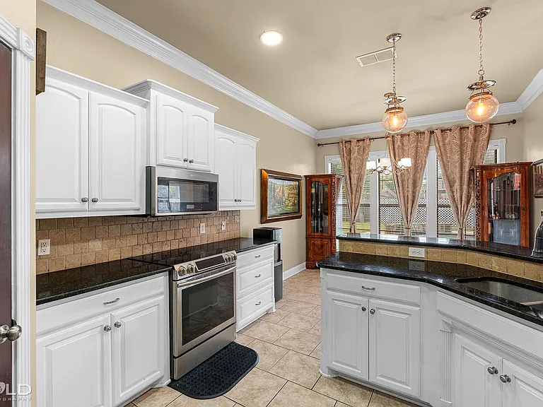 410 Half Moon Ln — Photo 23