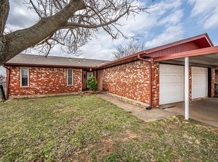 1301 Heather Ln, Moore, OK 73160