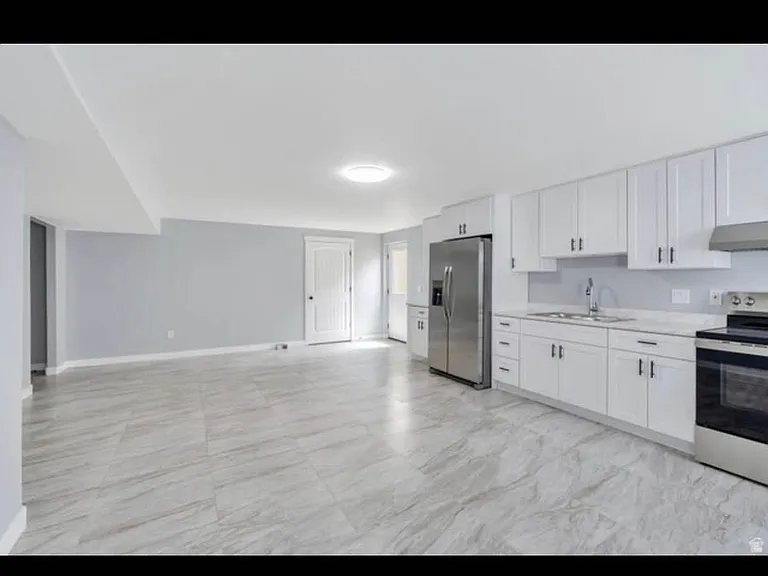 701 S Crooked Post Way — Photo 2