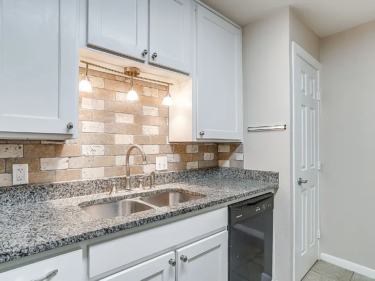 4713 Kilpatrick Ave — Photo 9