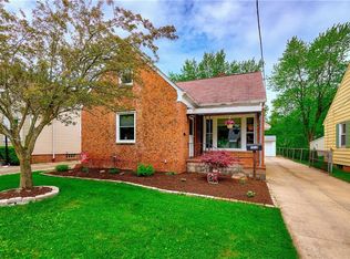 1528 Winchester Rd, Lyndhurst, OH 44124