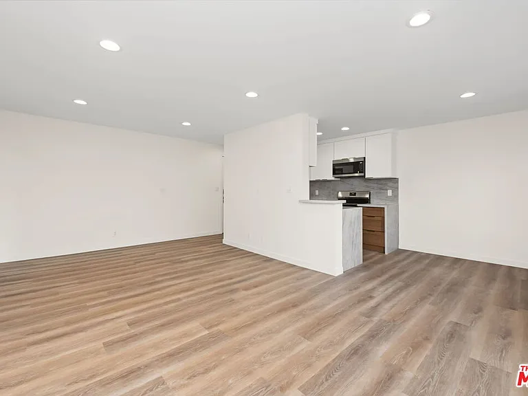 1831 Prosser Ave #208 — Photo 7