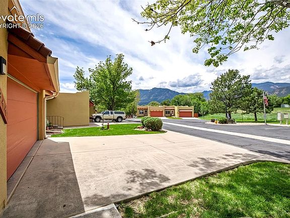 5th image of 1311 E Parkway Dr