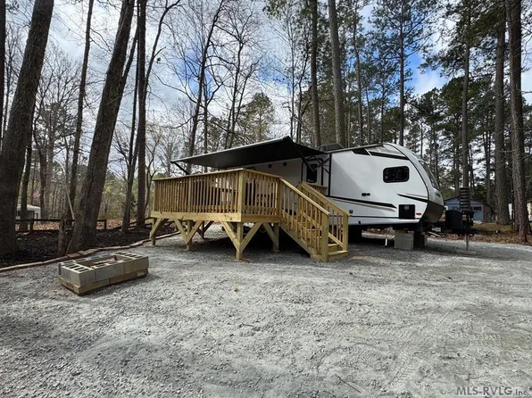 18 Blackfoot Trl, Bracey, VA 23919