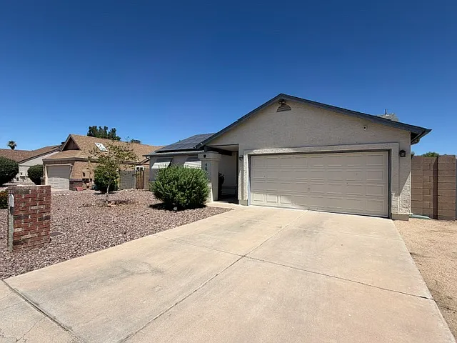 3 bedroom 2 bathroom home with solar — Photo 2