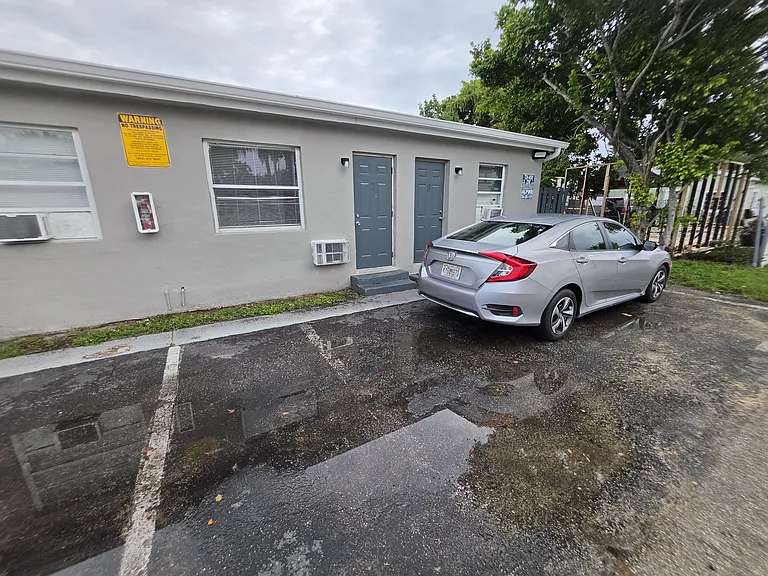 539 NW 1st Ave #7 — Photo 10