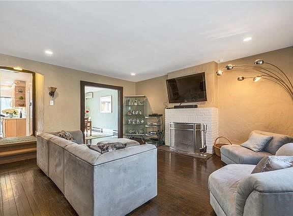 Excellent flow for entertaining