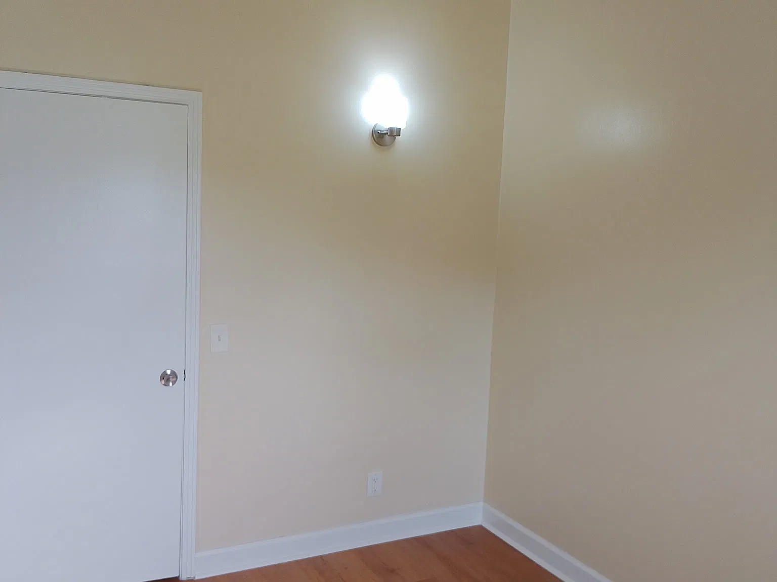 3 bed, 910 sqft, $1,695 — Photo 2