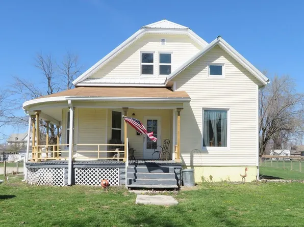 104 E College Ave, Shelbina, MO 63468