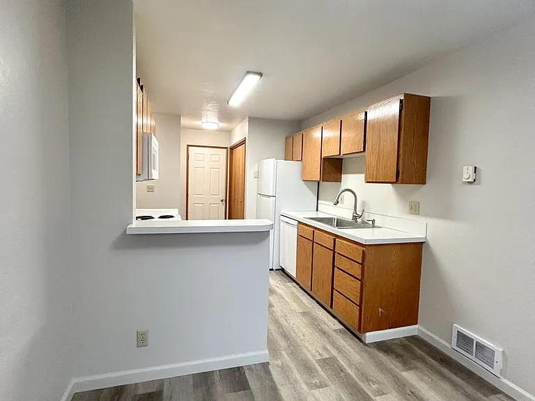 5626-5628 Glenridge Way #5630 — Photo 8