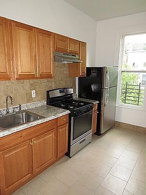 5th image of 78 Moffat St APT 3