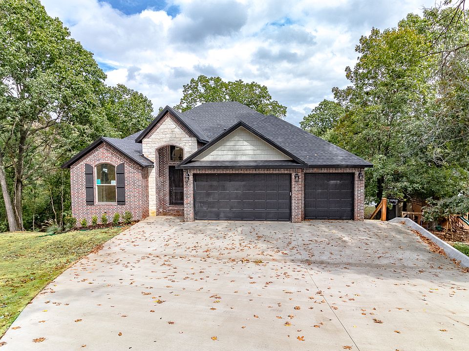 1st image of 129 Kinross Dr